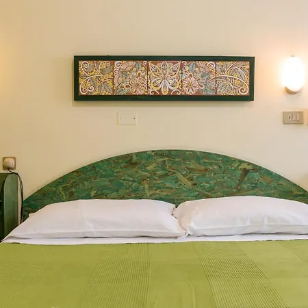 Rosa Hotel 2*