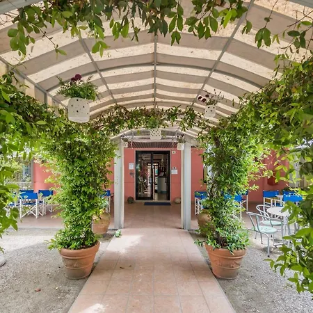 Rosa Hotel 2*