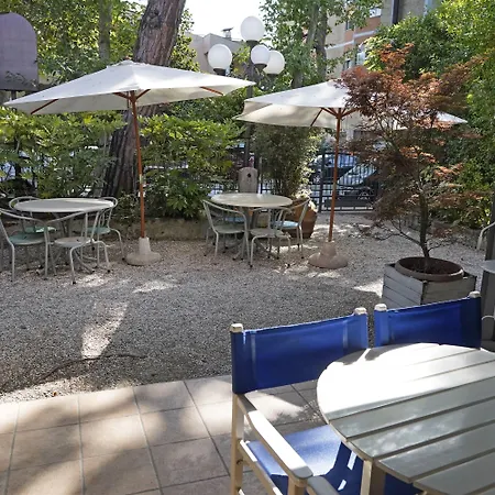 Rosa Hotel 2*